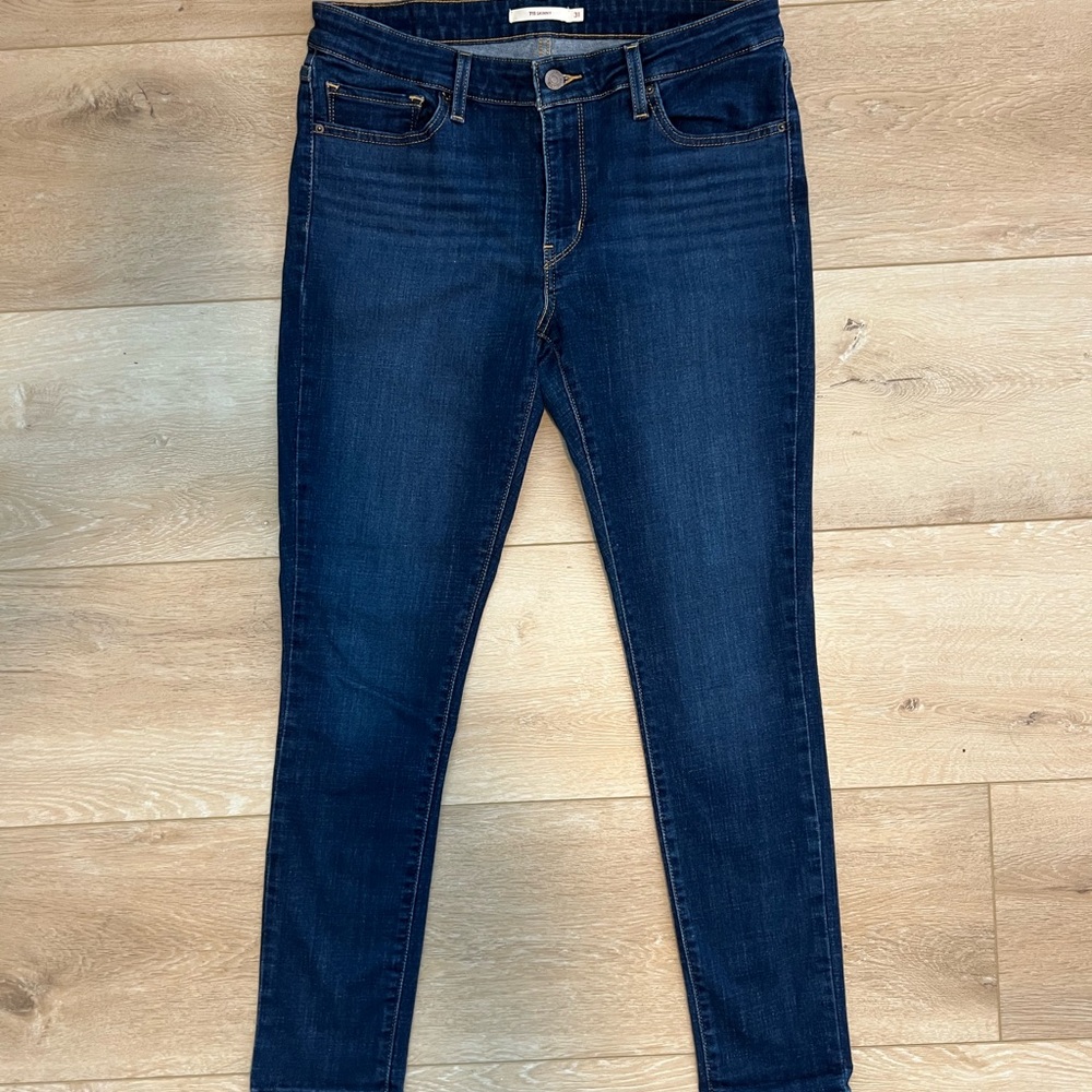 Levi’s 711 Skinny Jeans